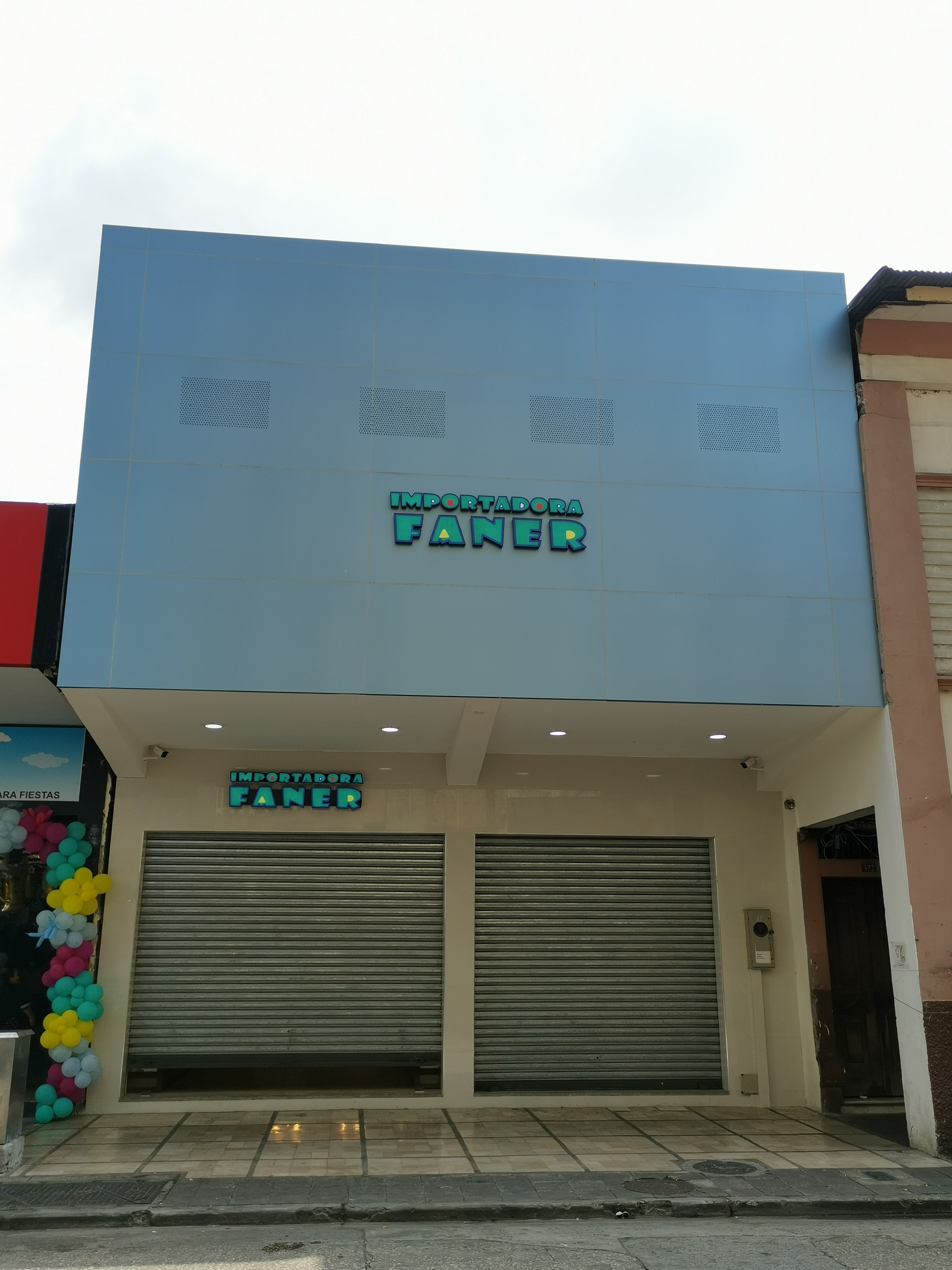 Local de Importadora Faner en Guayaquil